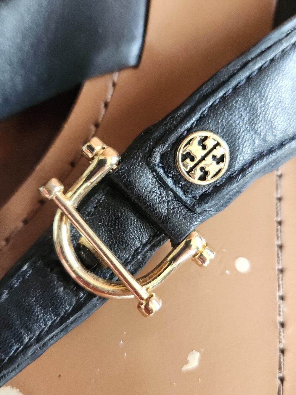 Tory Burch Nora Flat Thong Sandals with Black Leather and Gold Hardware - Picture 6 of 6